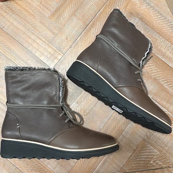 NEW Clarks Shannon Pearl Taupe Leather Lace Up Bootie Boot with Faux Fur Lining - Picture 14 of 17